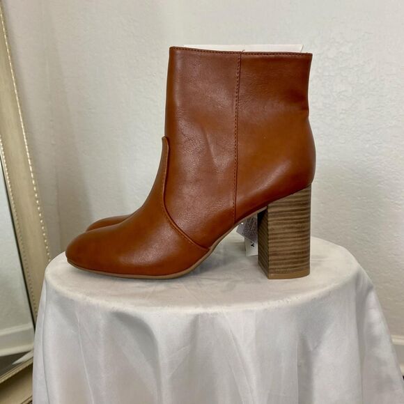 Old Navy NWT Elegant Cognac Brown Faux Leather Heeled Ankle Boots US 7 - Picture 8 of 8